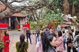 Đầu năm mới, hàng ngàn du khách về chùa Vĩnh Nghiêm vãn cảnh, lễ phật