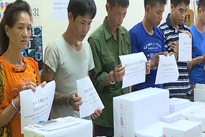 Sơn La: Đột kích ngôi nhà 4 tầng bắt hàng loạt đối tượng cùng 4 bánh heroin