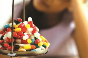 Báo động hàng trăm nghìn trẻ em chết mỗi năm vì 'đại dịch' thuốc giả