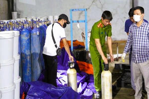 Triệt phá đường dây mua bán, quy trữ hơn 100 tấn nguyên liệu sản xuất "khí cười"