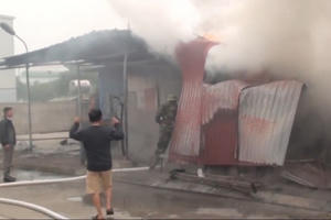 Hà Nội: Cháy lớn xưởng sản xuất chăn ga gối đệm, thiệt hại gần 500 triệu đồng