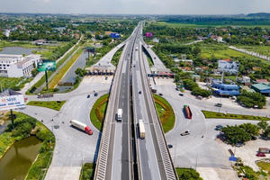 Xem xét phương án huy động vốn mở rộng hai tuyến cao tốc quan trọng