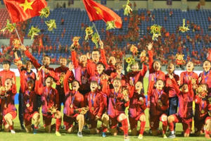 FE CREDIT thưởng nóng 3 tỷ đồng cho đội tuyển bóng đá nữ Việt Nam