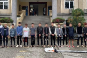 Bắt giữ 16 thanh niên mang hung khí đi tìm "đối thủ", gây náo loạn đường phố