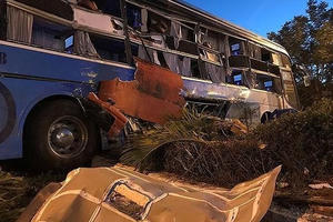 Va chạm giữa 2 xe khách, hàng chục người nhập viện Va chạm giữa 2 xe khách, hàng chục người nhập viện