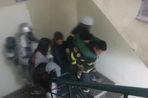 Hà Nội: Cứu 11 người thoát khỏi đám cháy căn hộ chung cư lúc rạng sáng