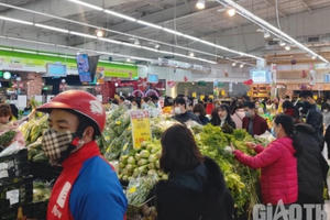 Siêu thị đồng loạt tăng giờ phục vụ Tết, có nơi xuyên đêm