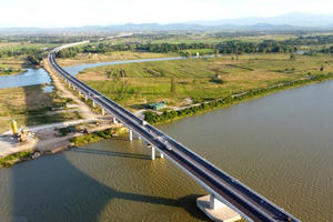 Thông xe tuyến cao tốc Diễn Châu - Bãi Vọt