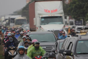 Nam Định: Giao thông kẹt cứng trước giờ khai hội chợ Viềng Nam Định: Giao thông kẹt cứng trước giờ khai hội chợ Viềng