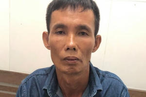 Đóng giả tài xế xe ôm, chở người phụ nữ đến cánh đồng vắng hiếp dâm