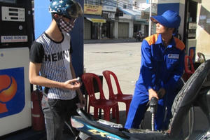 Xả quỹ bình ổn, giá xăng dầu vẫn đồng loạt tăng mạnh