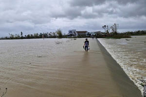 Gia Lai: Triệu tập họp khẩn, yêu cầu sơ tán dân trong đêm vì nước sông tiếp tục dâng Gia Lai: Triệu tập họp khẩn, yêu cầu sơ tán dân trong đêm vì nước sông tiếp tục dâng
