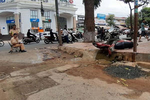 Tông vào trụ đèn đường trong đêm, nam thanh niên thiệt mạng