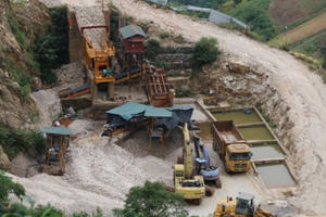 Sơn La: Công ty CP Trung Hưng ngang nhiên đổ thải, tập kết vật liệu đá trái phép