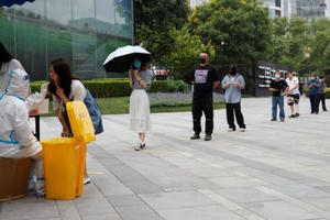 Bắc Kinh cảnh báo vụ "bùng nổ" Covid-19 mới