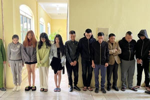 Hưng Yên: Phát hiện nhóm 'nam thanh nữ tú' bay lắc trong quán karaoke