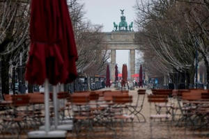 Eurozone rơi vào suy thoái kép trong quý đầu năm 2021