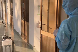 TP HCM dùng Robot tự khử khuẩn để hạn chế tiếp xúc mầm bệnh Covid-19