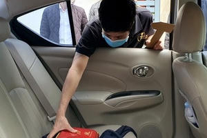 Trời cứ mưa to là đi đập kính ô tô trộm tài sản