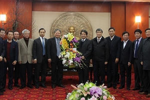 Bộ trưởng Bộ Tư pháp Hà Hùng Cường dâng hương tưởng niệm các Vua hùng