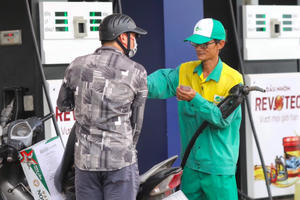 Ngày mai, giá xăng dầu có thể tăng hơn 2.000 đồng/lít