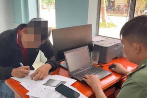 Công an làm việc với Tiktoker đăng video chứa nội dung xuyên tạc