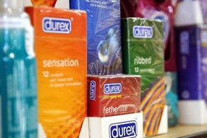 Ông trùm bao cao su mua hãng sữa trẻ em