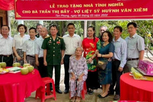 Hội Hỗ trợ gia đình liệt sĩ bàn giao nhà tình nghĩa cho gia đình chính sách tại TP HCM