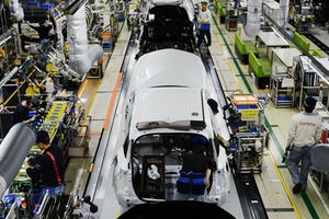 Covid-19 vừa quật ngã hãng xe lớn nhất thế giới