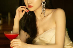 Cảnh Điềm quyến rũ với đầm quây, vai trần nuột nà