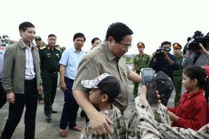 Thủ tướng phát động “chiến dịch Quang Trung”, thần tốc dựng lại nhà cho dân vùng lũ