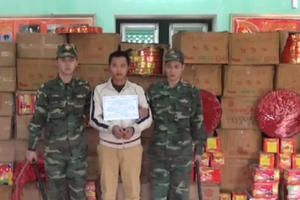 Lạng Sơn: Bắt giữ đối tượng vận chuyển 2 tấn pháo nổ qua biên giới