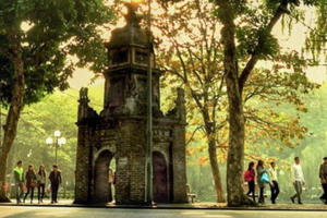 “Cốm sữa vỉa hè, thơm bước chân qua”…