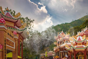 Hệ thống chùa, hang động tại Núi Bà, Tây Ninh đa dạng như thế nào?