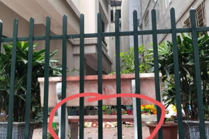 Hà Nội: Nữ giúp việc rơi từ tầng 11 xuống đất bị tử vong