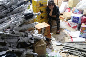 Lạng Sơn: Thu giữ số lượng lớn vũ khí thô sơ và dụng cụ kích dục