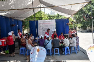 Hà Nội: Dùng xe buýt làm điểm trú nóng cho người lao động