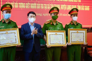 Bắc Giang: Khen thưởng lực lượng Công an về thành tích truy bắt nghi phạm vụ giết hại 3 người trong gia đình