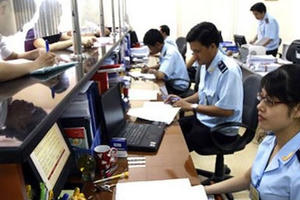 Từ ngày 1/4 không dùng tiền mặt nộp thuế, phí cho cơ quan hải quan