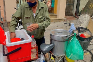 40 năm bán tào phớ, người đàn ông nuôi 2 con trai trưởng thành