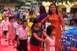 Hà Nội: Không khí hân hoan tựu trường chào đón học sinh lớp 1