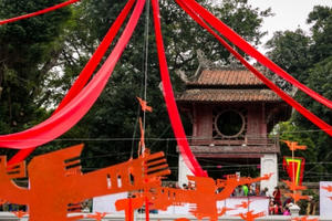 Cảm xúc ngày thơ Việt Nam tại Văn miếu Quốc Tử Giám Hà Nội Cảm xúc ngày thơ Việt Nam tại Văn miếu Quốc Tử Giám Hà Nội