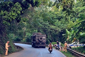 Bắc Kạn: Các xe tải hạng nặng chở khoáng sản có dấu hiệu quá tải vẫn tung tăng trên quốc lộ và tỉnh lộ