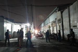 Sau tiếng la hét, người dân phát hiện đôi nam nữ thương vong trong ki ốt