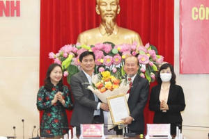 Quảng Ninh: Trao quyết định nghỉ hưu cho ông Vũ Văn Hợp, nguyên Chánh Văn phòng UBND tỉnh