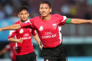 Trận thứ 3 chọc thủng lưới liên tiếp, Anh Đức chờ ngày trở lại đội tuyển