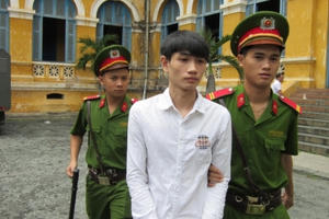 Yêu "gái 14", "trai 17" dính vòng lao lý Yêu "gái 14", "trai 17" dính vòng lao lý