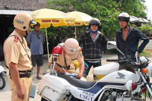 Hải Dương: CSGT sử dụng biên lai “không dấu” để thu tiền phạt