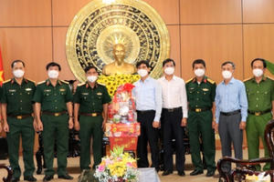 Bộ Tư lệnh Quân khu 7 thăm và chúc tết lãnh đạo tỉnh Bình Thuận