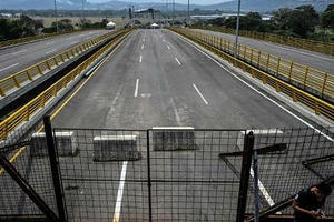 Venezuela đóng cửa biên giới với Brazil